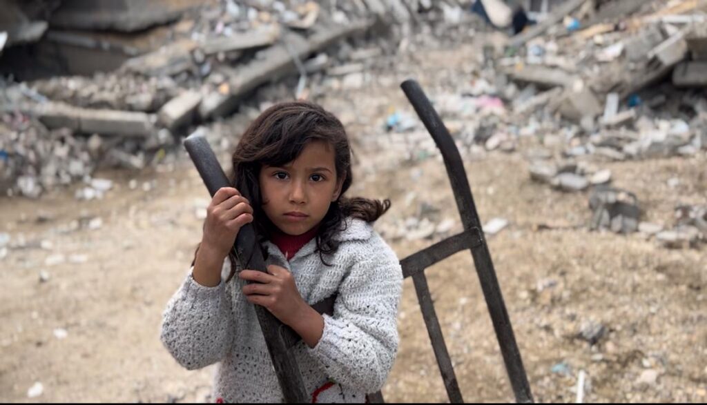 Kind in noodgebied dat steun ontvangt via zakat en liefdadigheid